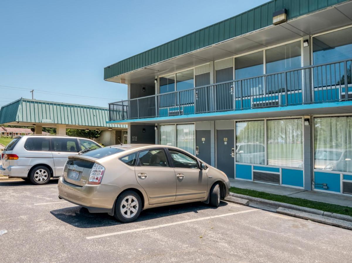 Oyo Hotel Battleboro Exterior foto